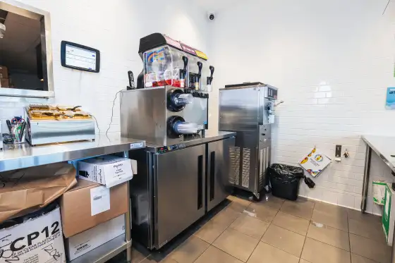 Dave's Hot Chicken Pickering project photo 23 of 47