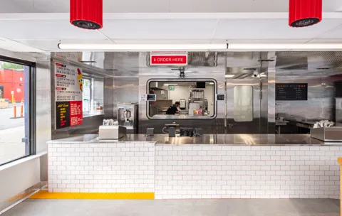 Dave's Hot Chicken Yonge Street, project image 11
