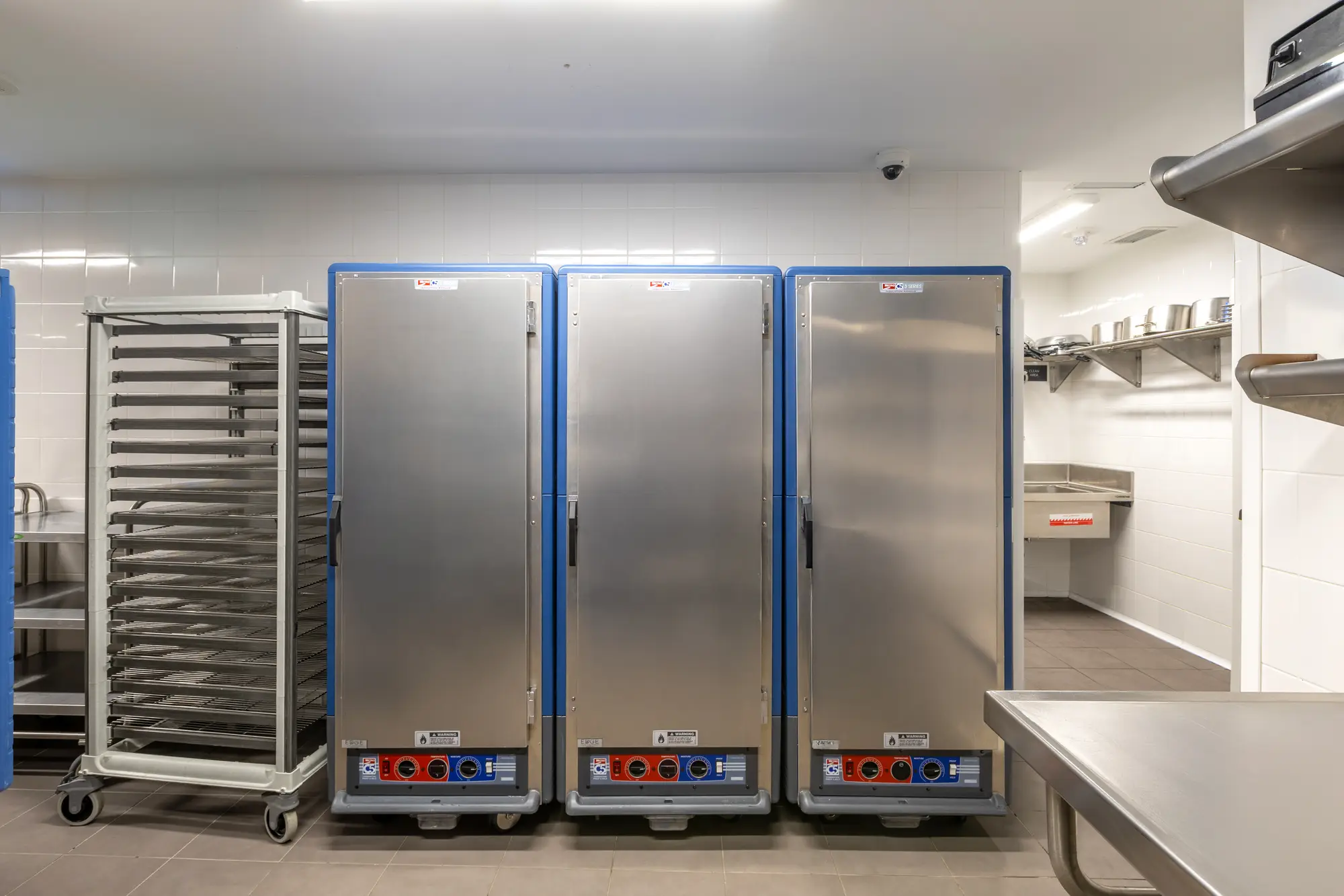 heated holding cabinets at Hotel Riu Plaza Toronto