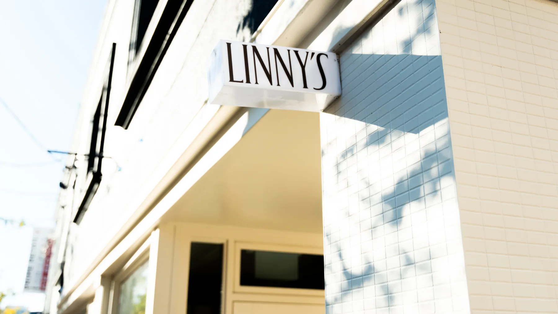 Linny's exterior sign above the restaurant entrance