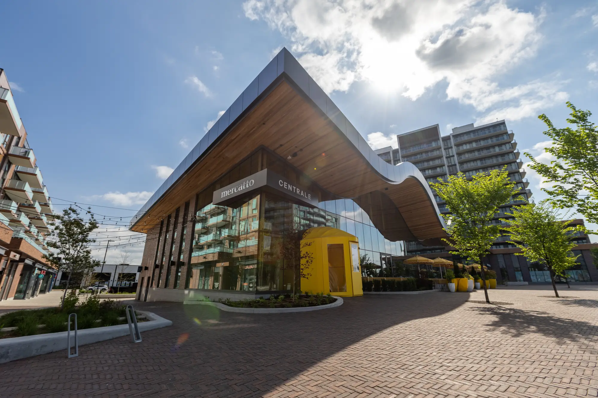 Mercatto Centrale exterior and signage at Brightwater in Mississauga