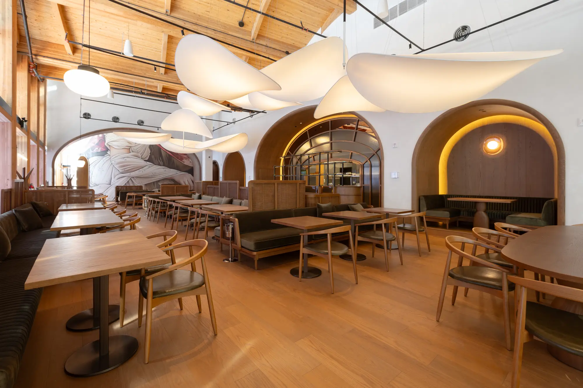 Mercatto Centrale dining room with sculptural ceiling and banquette seating