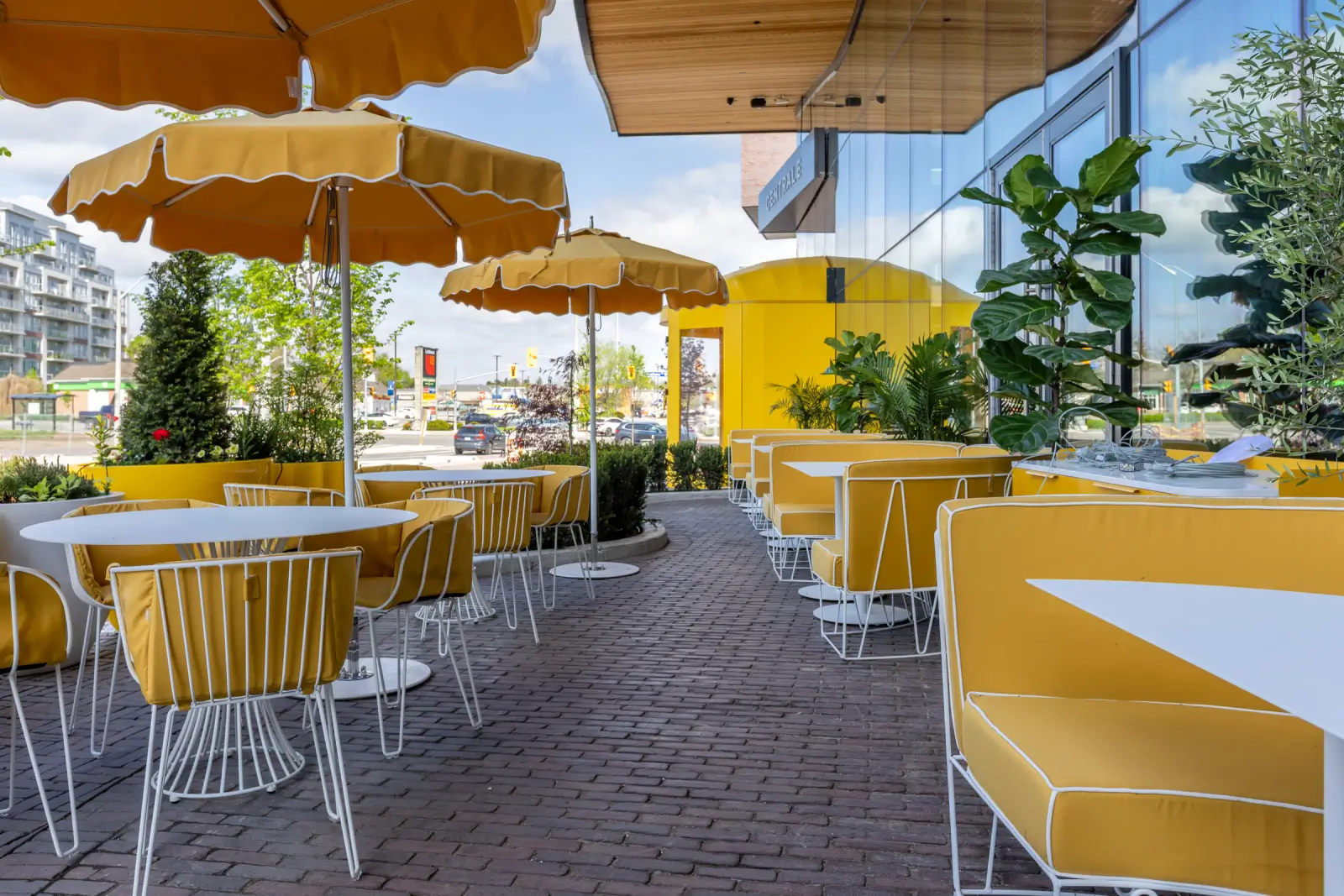 Mercatto Centrale at Brightwater patio and outdoor seating