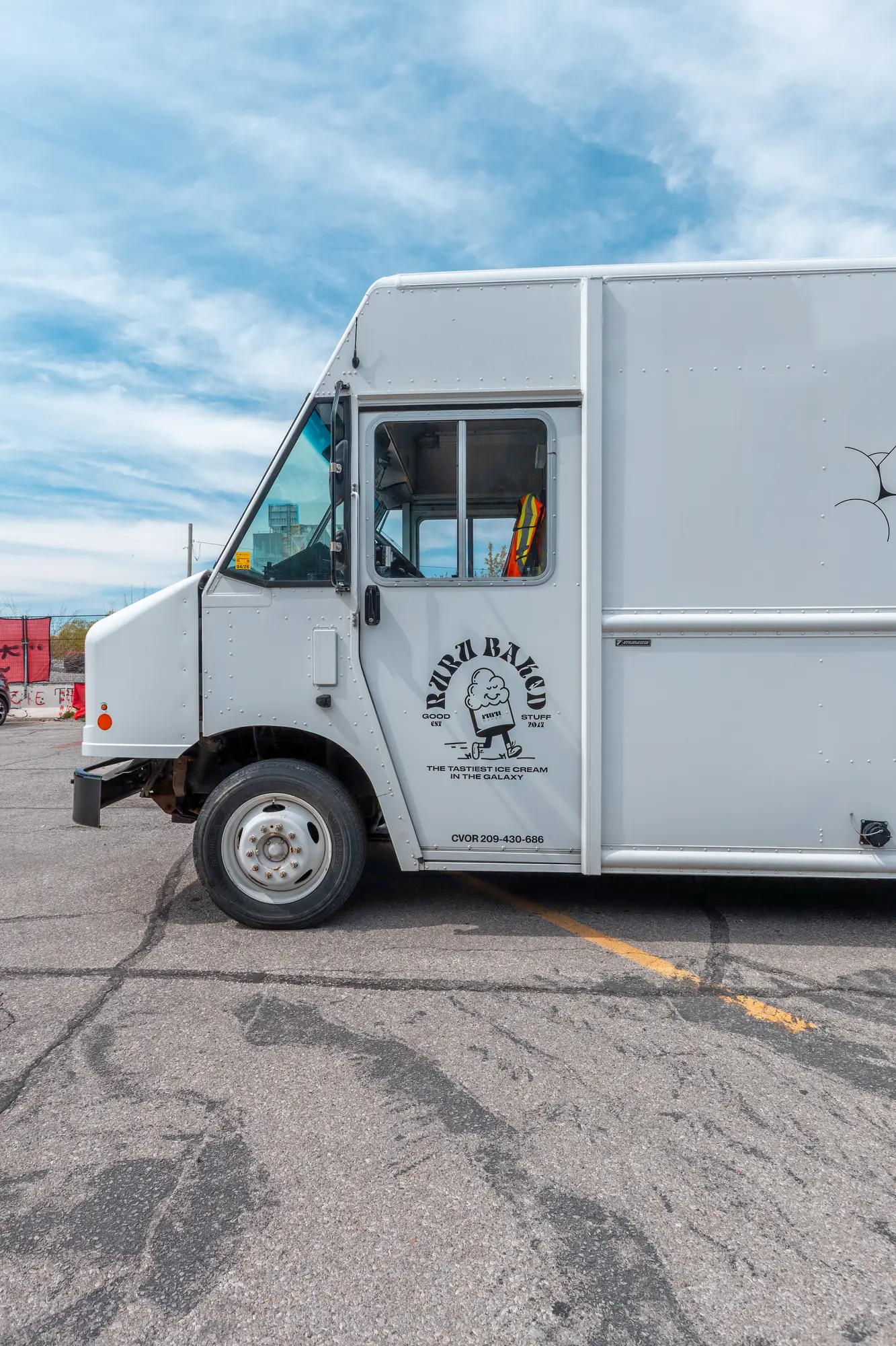 side view of the Ruru Baked food truck