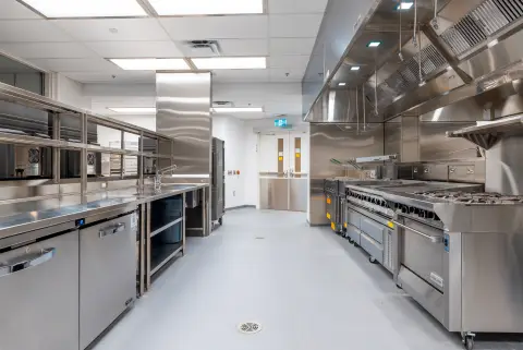 Cook line and pass in the U of T Mississauga kitchen